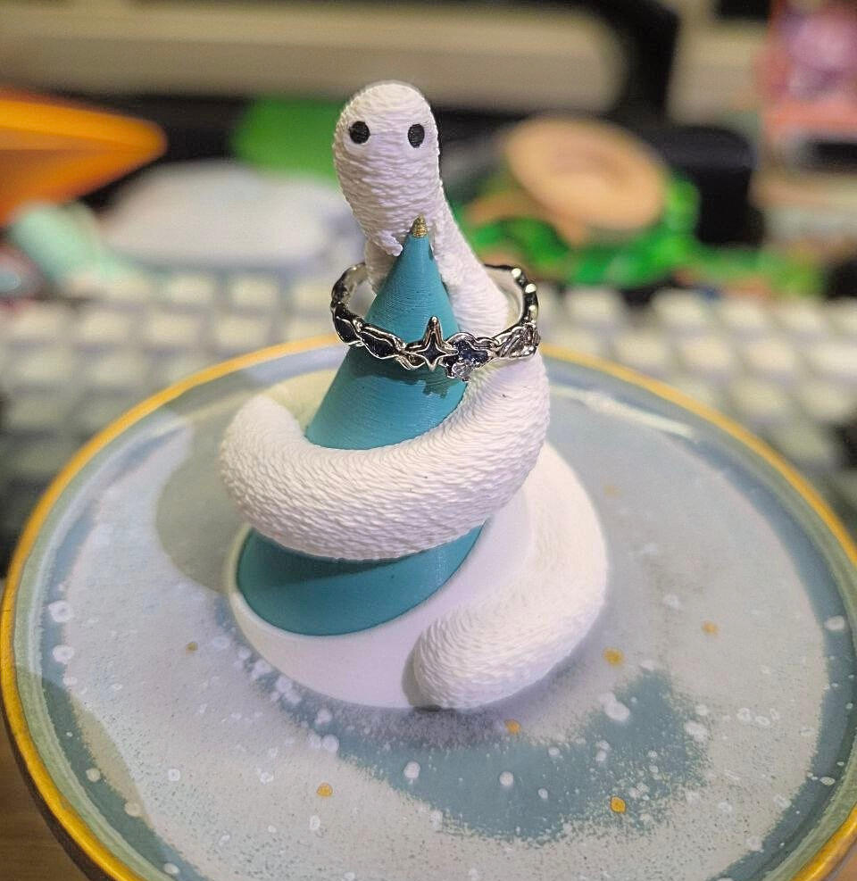 Witch Hat Atelier - Brushbuddy ring holder