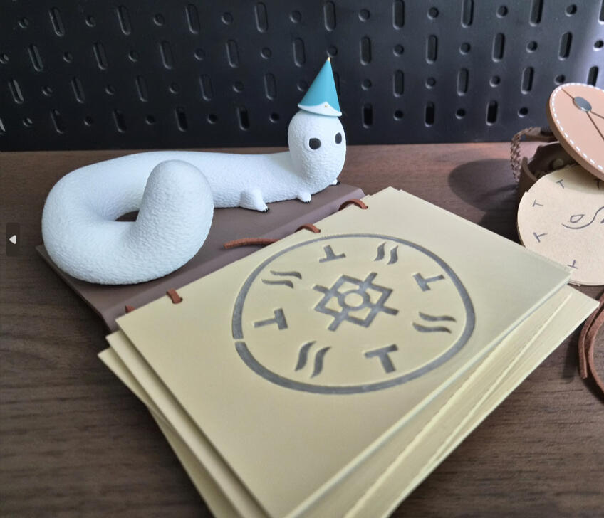 Brushbug Phone Holder & Trinket Box - Witch Hat Atelier